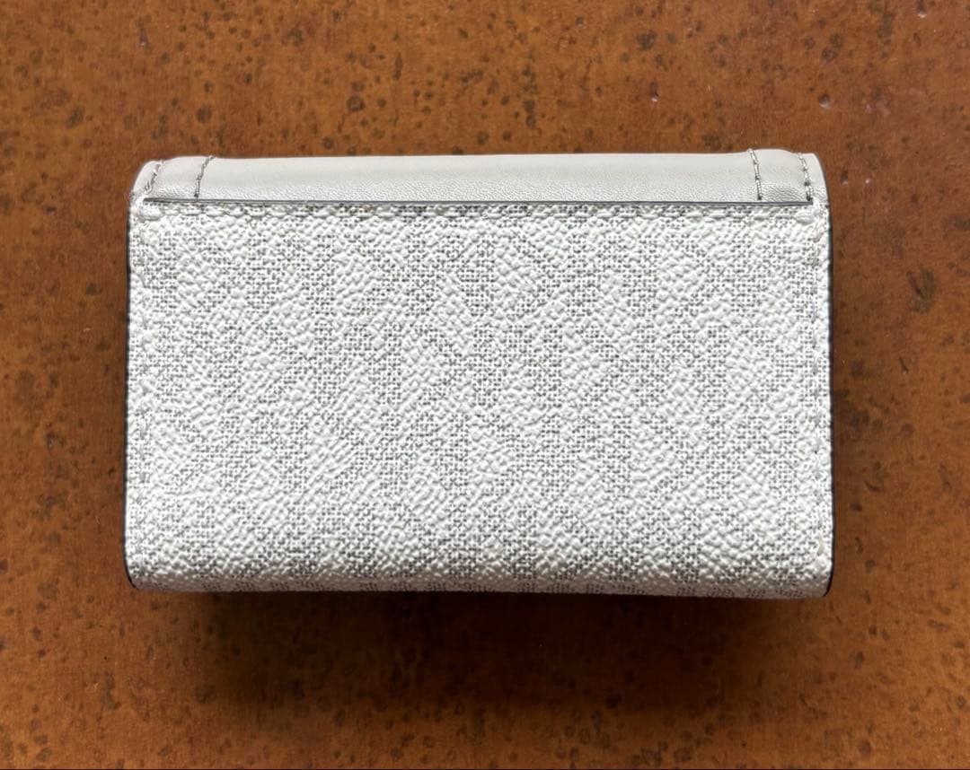 【新品】MICHEAL KORS キーケース　BRIGHT WHITE