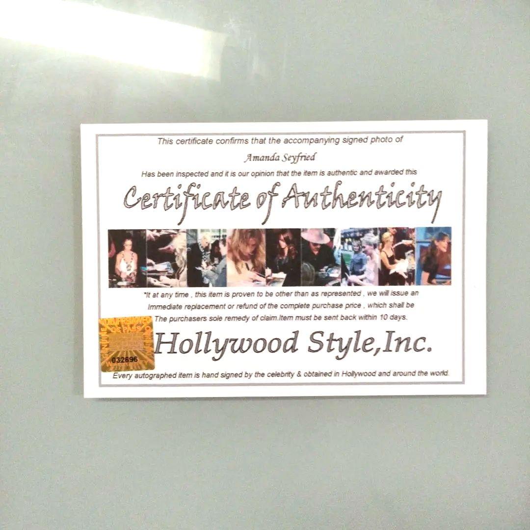アマンダ・サイフリッド直筆サイン入り2Lサイズ写真…マンマ・ミーア！