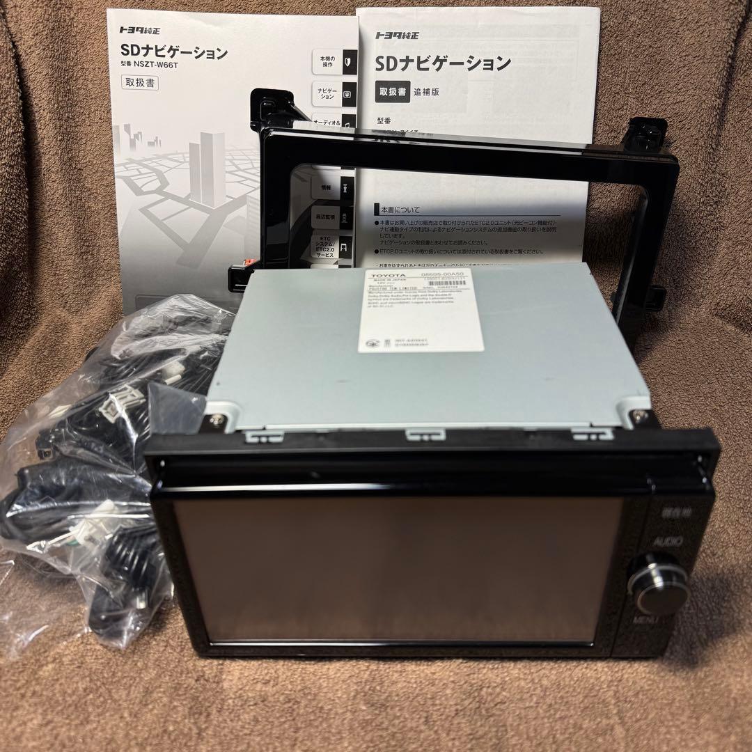 トヨタ純正ナビ NSZT-W66T ロック解除済　説明書　配線類　純正取付け枠