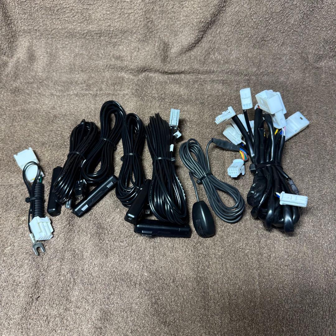 トヨタ純正ナビ NSZT-W66T ロック解除済　説明書　配線類　純正取付け枠