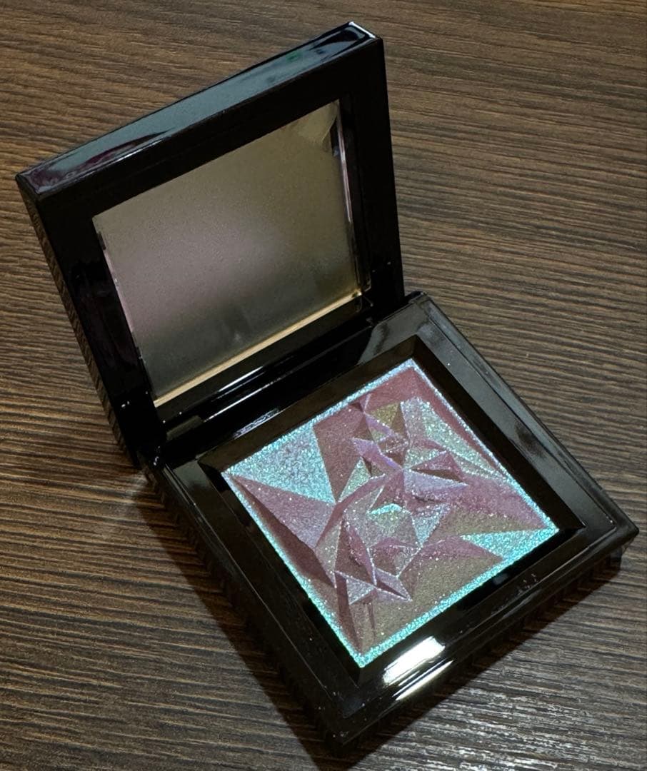 シュウウエムラ　クラッシュドジェム　クポ　パープル　アイシャドウ