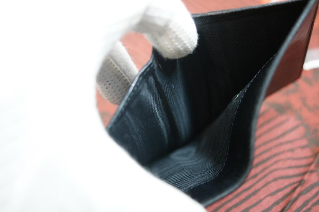 PRADA プラダ 三つ折り財布 三角ロゴプレート サフィアーノレザー ブラック