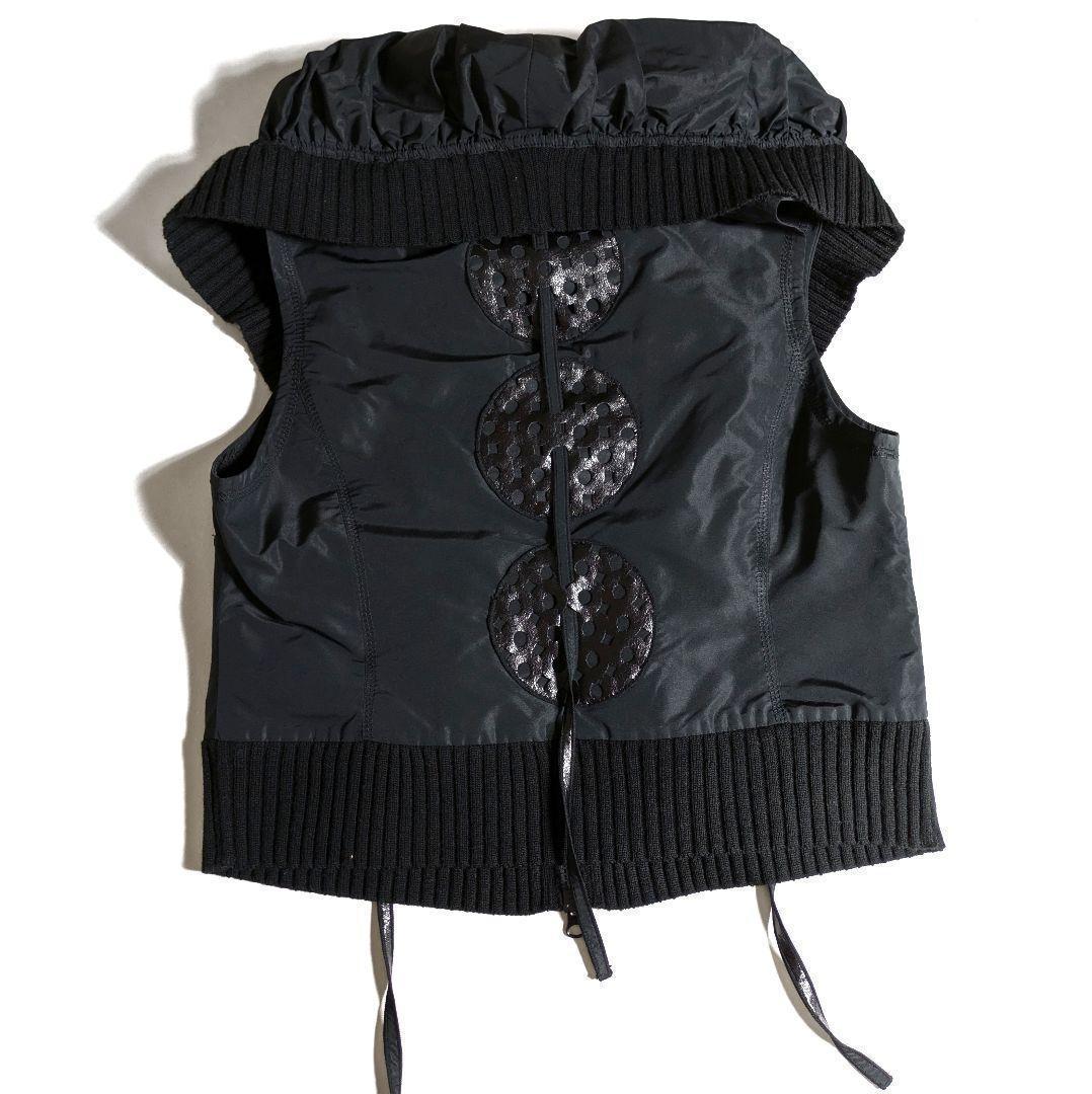 エイココンドウ／レザーパッチ ボリューム襟ショートジレ ベスト ブラック