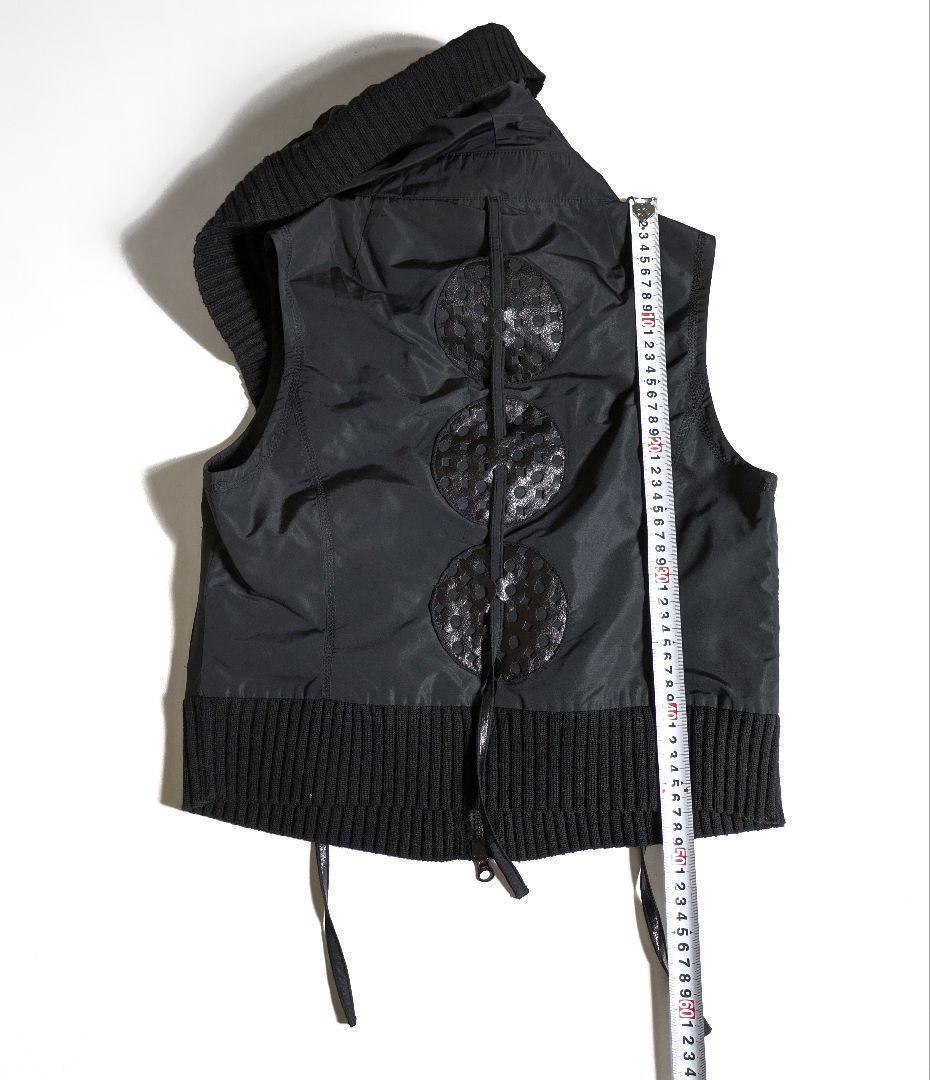 エイココンドウ／レザーパッチ ボリューム襟ショートジレ ベスト ブラック
