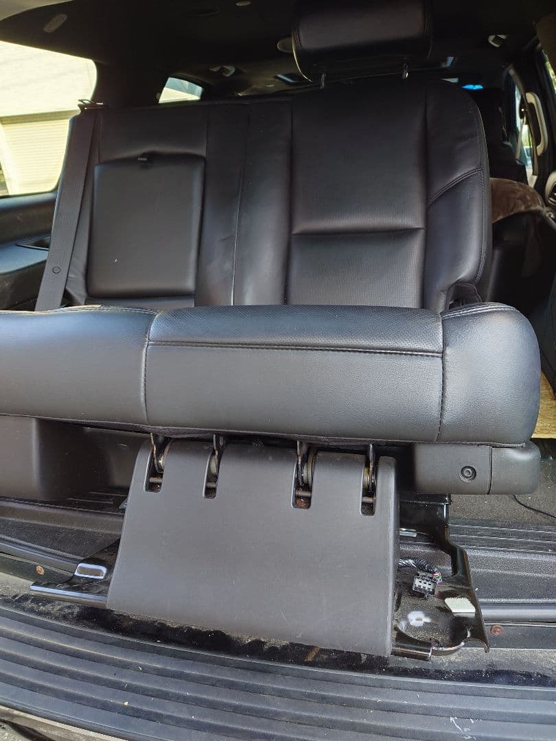 エスカレード　２列目シート　左右