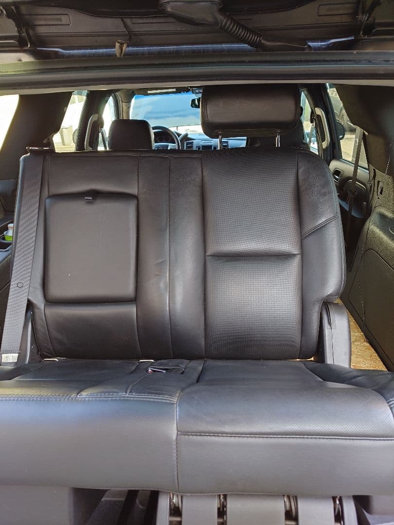 エスカレード　２列目シート　左右