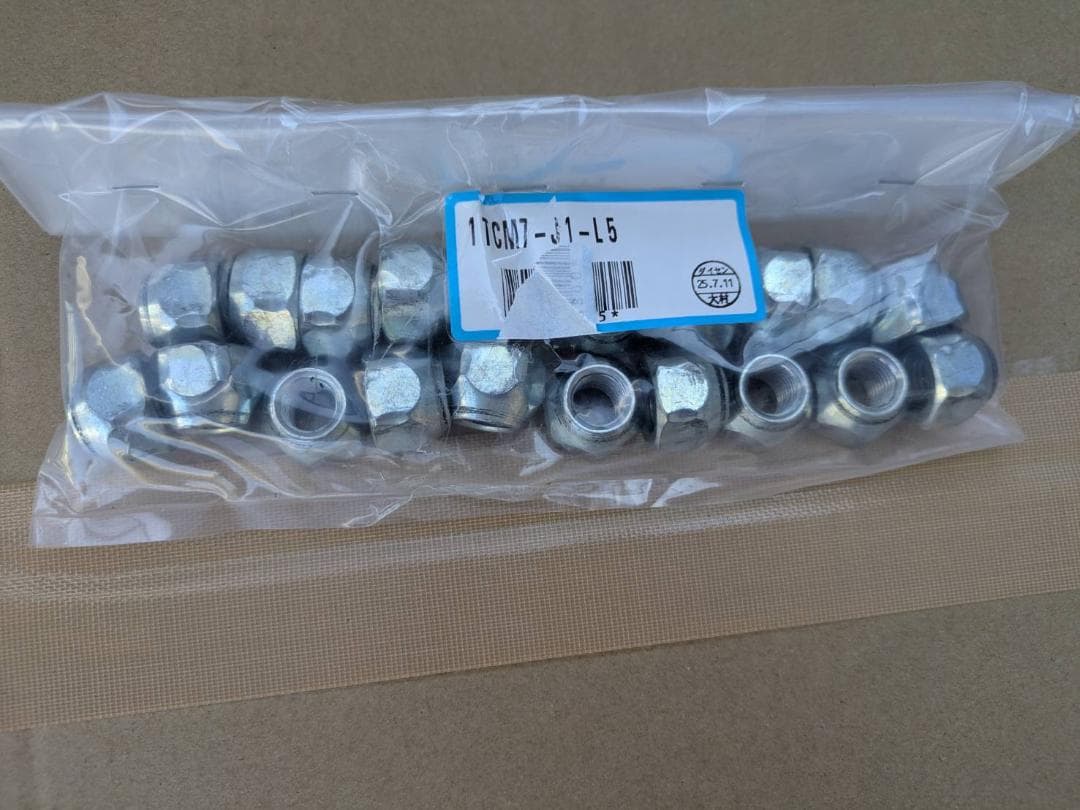 トヨタ　シエンタ　純正ホイール　4本　ホイルキャップキャップ付き