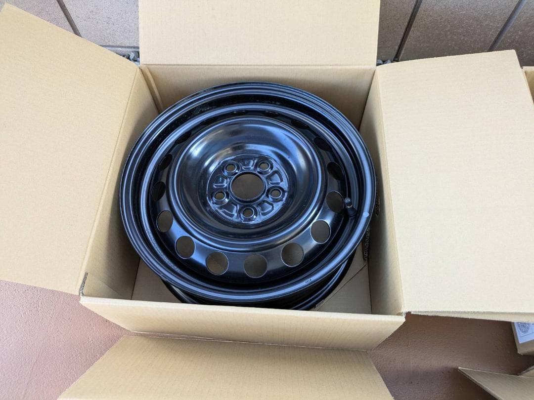 トヨタ　シエンタ　純正ホイール　4本　ホイルキャップキャップ付き