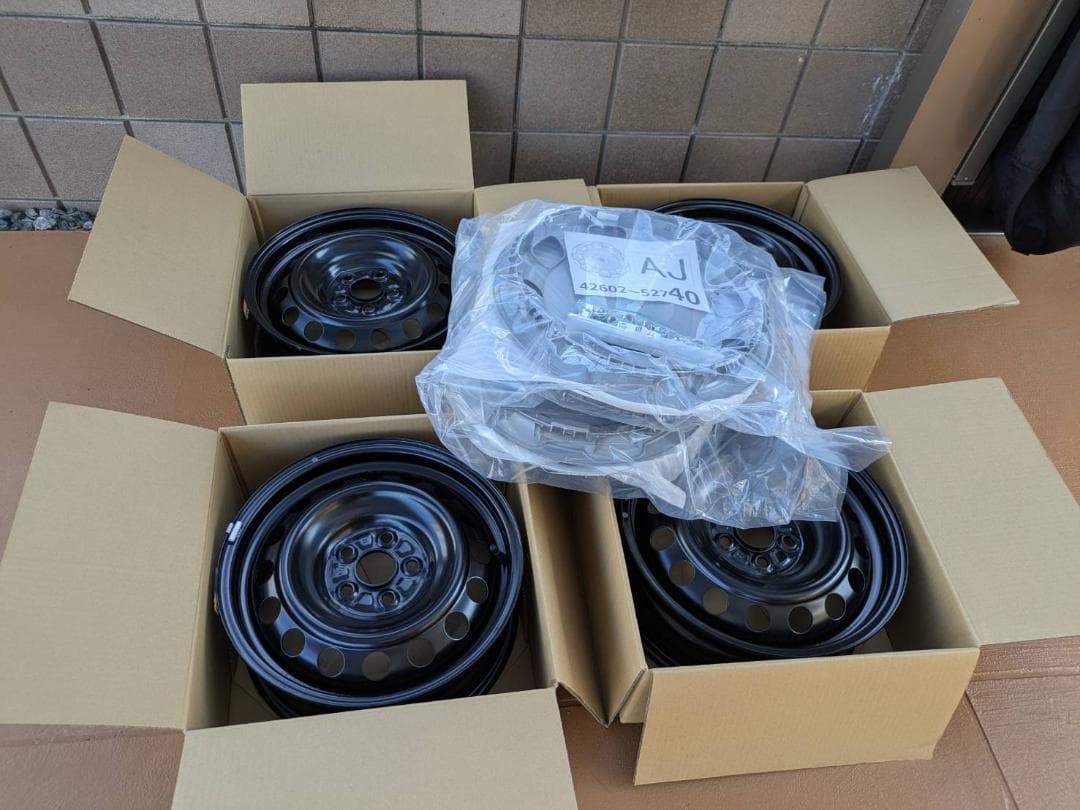 トヨタ　シエンタ　純正ホイール　4本　ホイルキャップキャップ付き