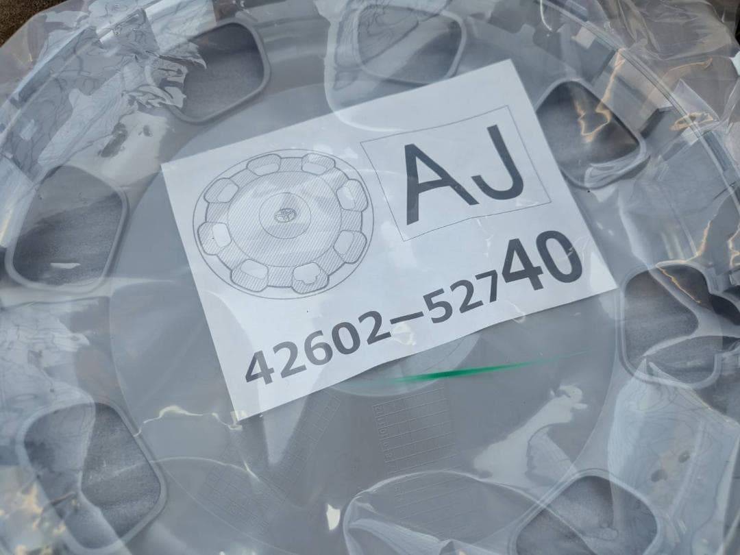 トヨタ　シエンタ　純正ホイール　4本　ホイルキャップキャップ付き