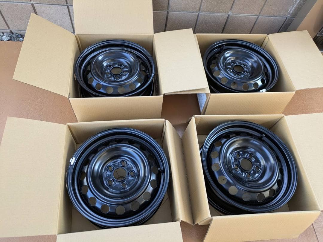 トヨタ　シエンタ　純正ホイール　4本　ホイルキャップキャップ付き