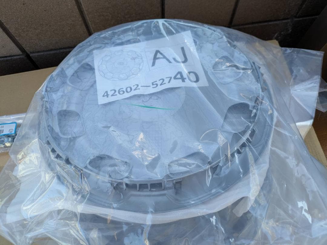 トヨタ　シエンタ　純正ホイール　4本　ホイルキャップキャップ付き