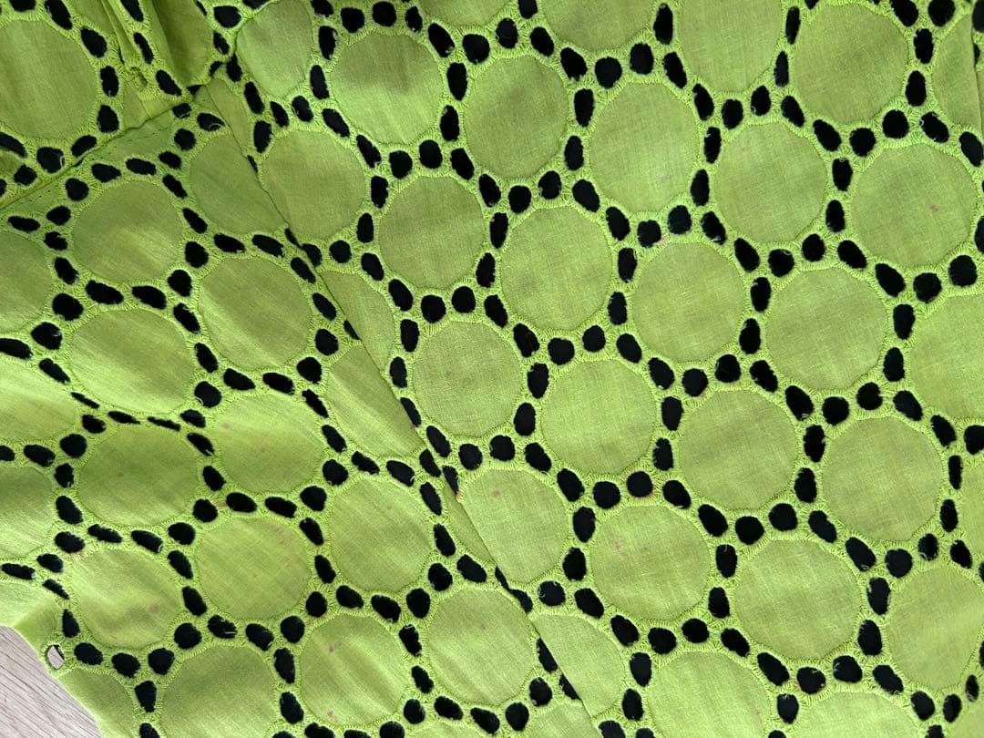 フラメンコドレス 黒と緑のドット柄　ハイウエストベルト付