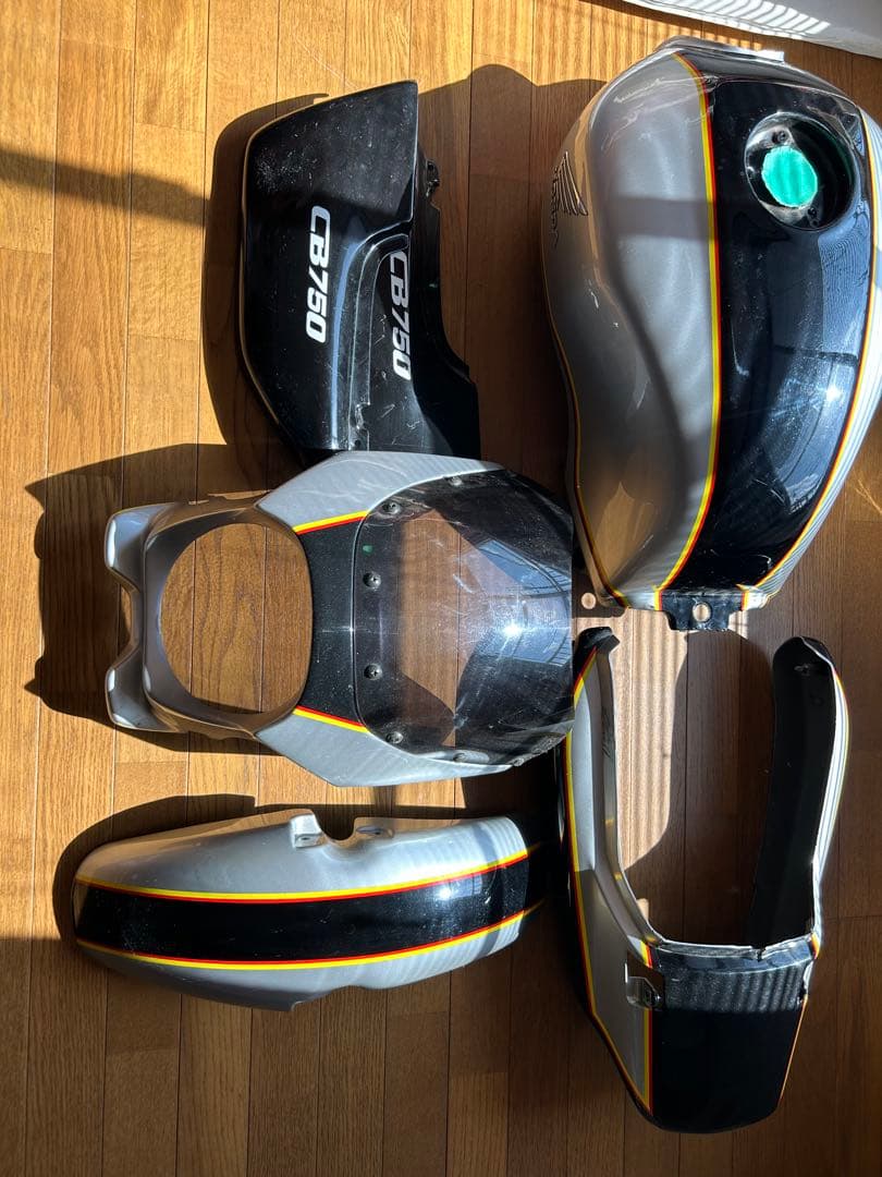 小野田さま用　CB750 カウルセット シルバー/ブラック