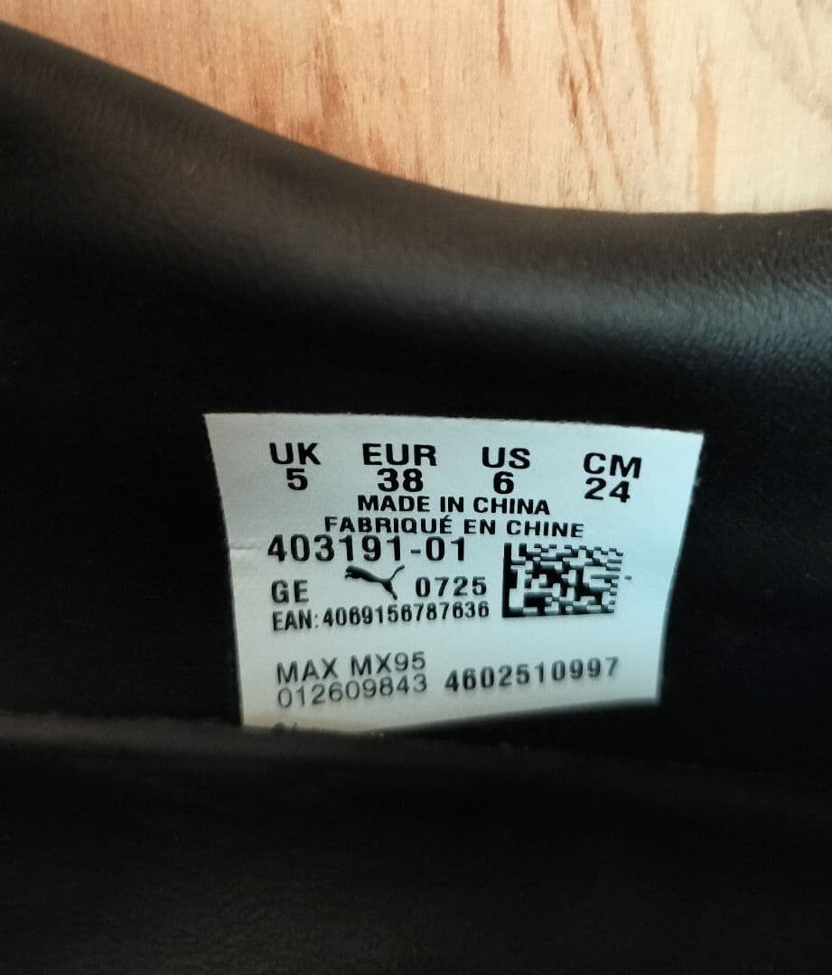 【新品】天然皮革スニーカー 「PUMA」Mostro Fey　UK5 24cm