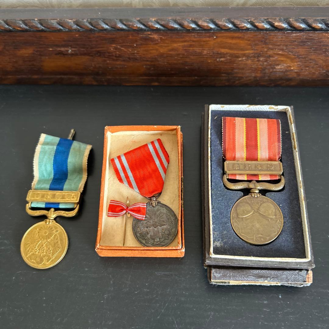 日本軍　勲章　徽章　功七級金鵄勲章　　 支那事變従軍記章等　11点