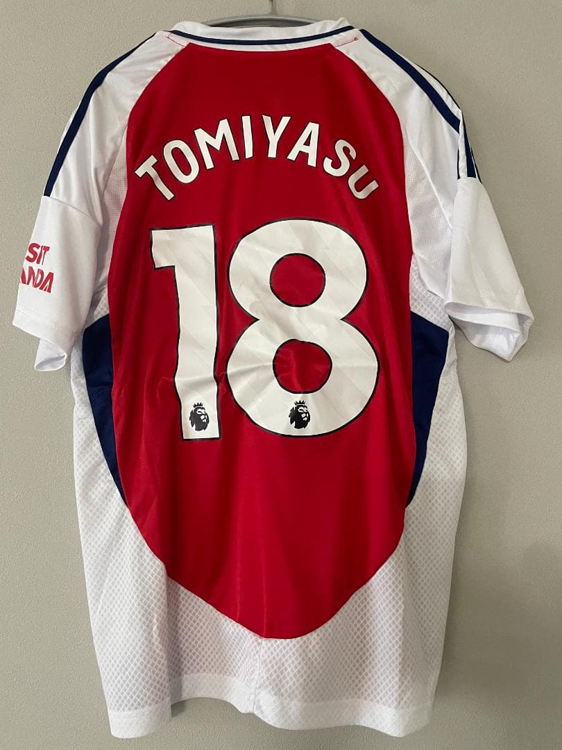 アーセナル冨安ユニ（赤・新品未使用・タグ、袋付き）