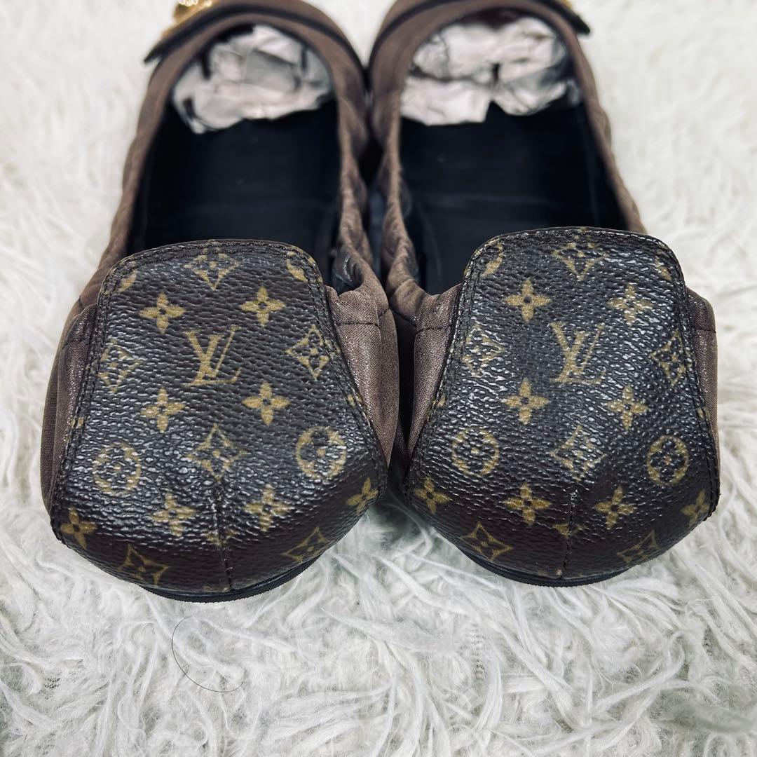 美品　ルイヴィトン　フラットシューズ　カデナ　モノグラム　ロゴチャーム　ゴールド