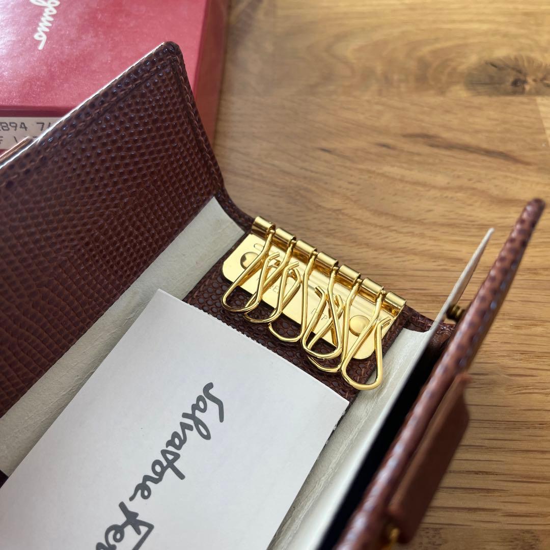 ちょこぴーなっつさん専用Salvatore Ferragamo キーケース タン