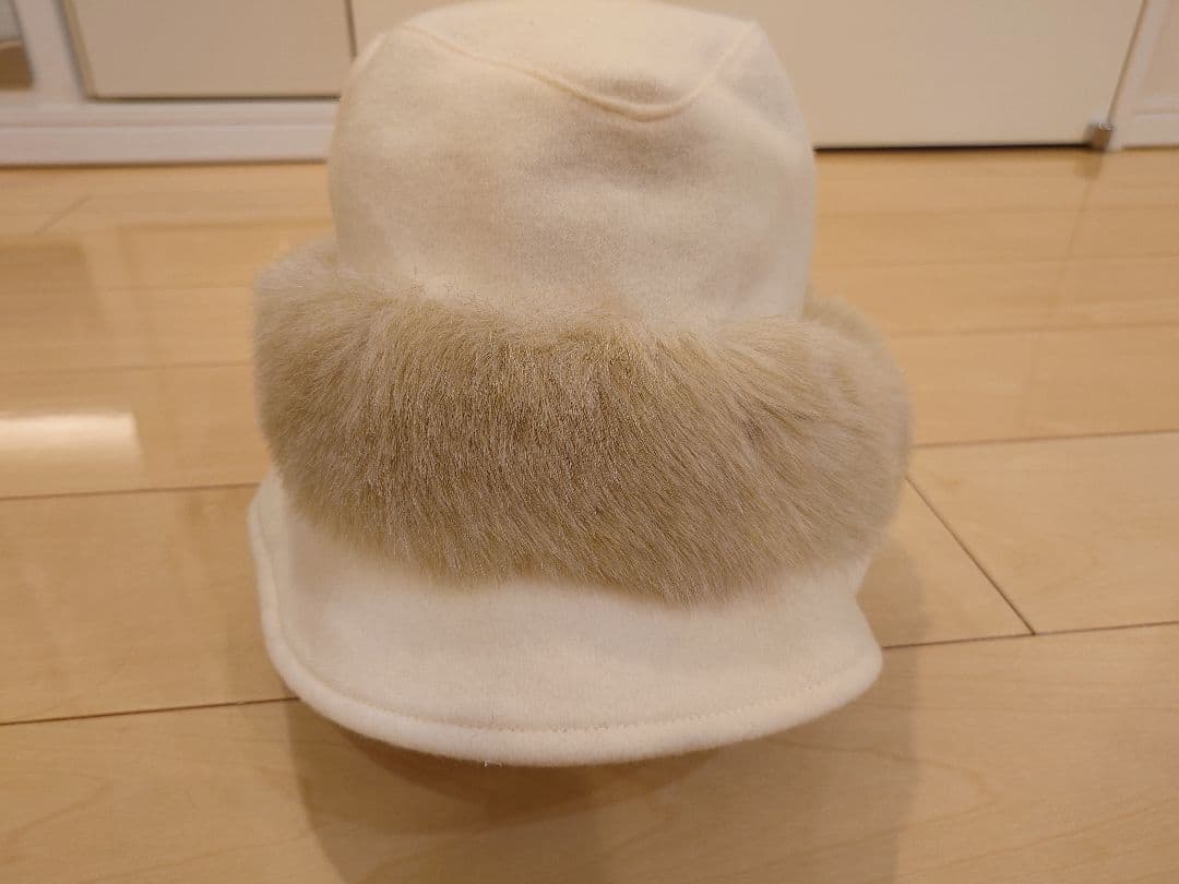最後の値下げ！アシーナニューヨーク❤️未使用新品ファー付きホワイトバケットハット