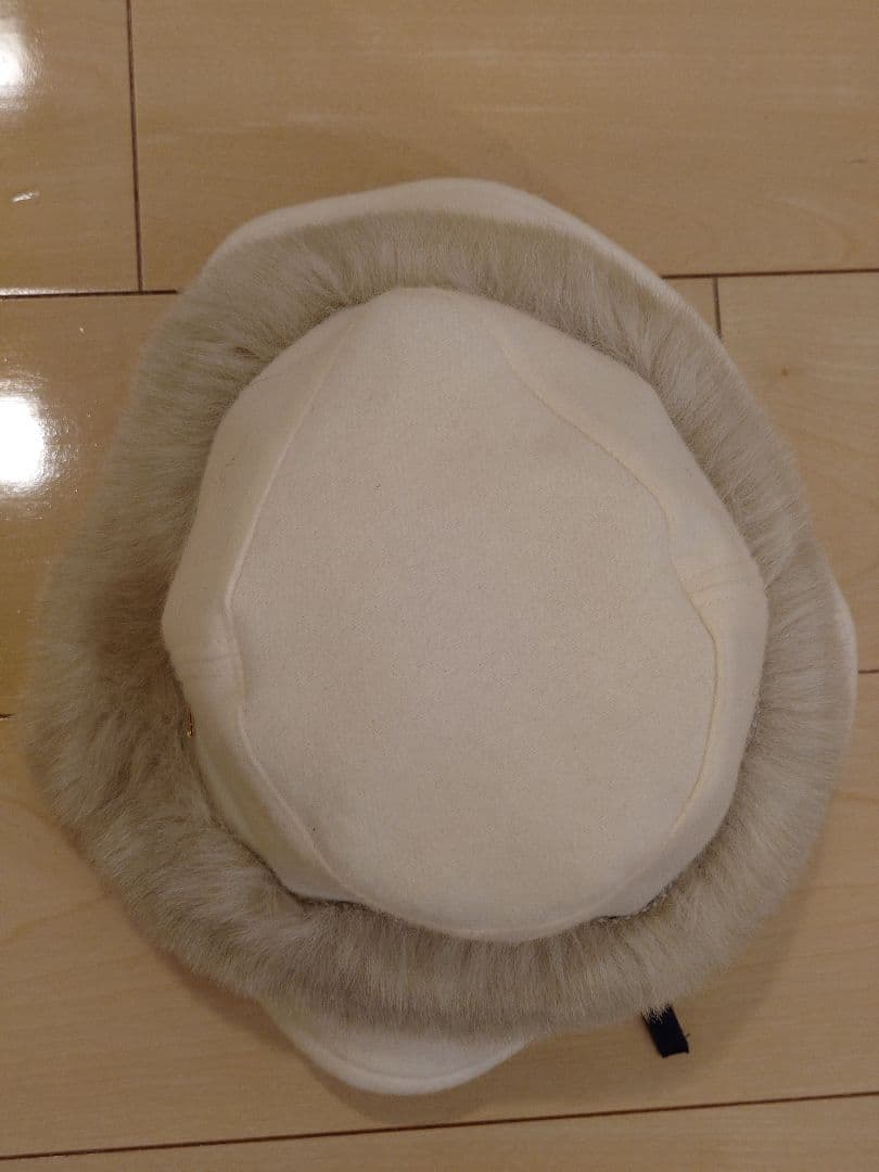 最後の値下げ！アシーナニューヨーク❤️未使用新品ファー付きホワイトバケットハット