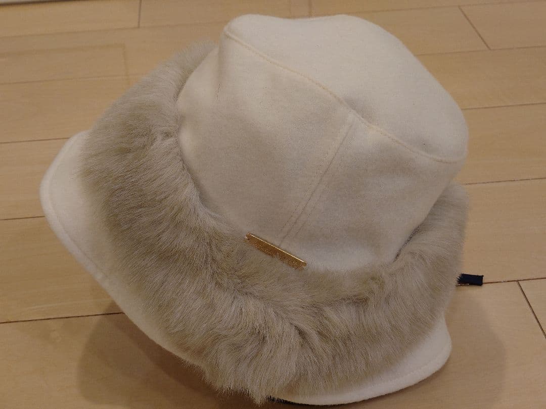 最後の値下げ！アシーナニューヨーク❤️未使用新品ファー付きホワイトバケットハット
