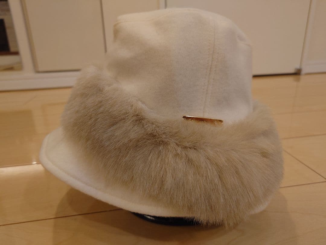 最後の値下げ！アシーナニューヨーク❤️未使用新品ファー付きホワイトバケットハット