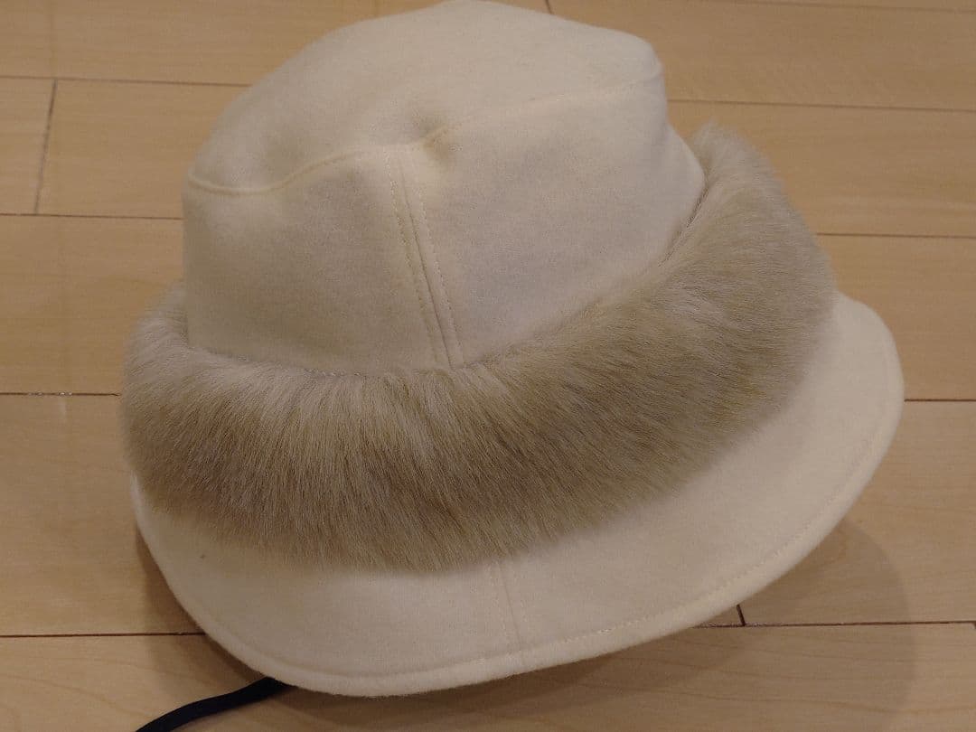 最後の値下げ！アシーナニューヨーク❤️未使用新品ファー付きホワイトバケットハット