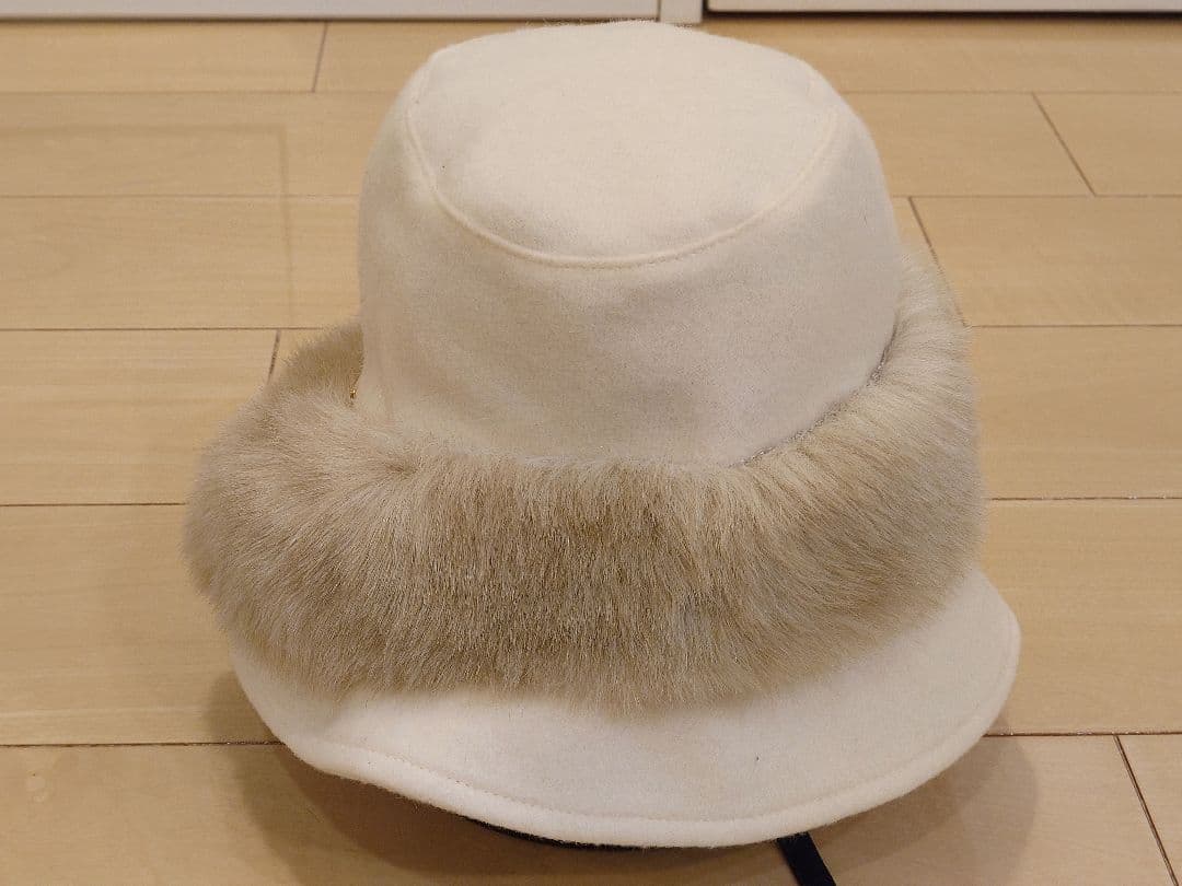 最後の値下げ！アシーナニューヨーク❤️未使用新品ファー付きホワイトバケットハット