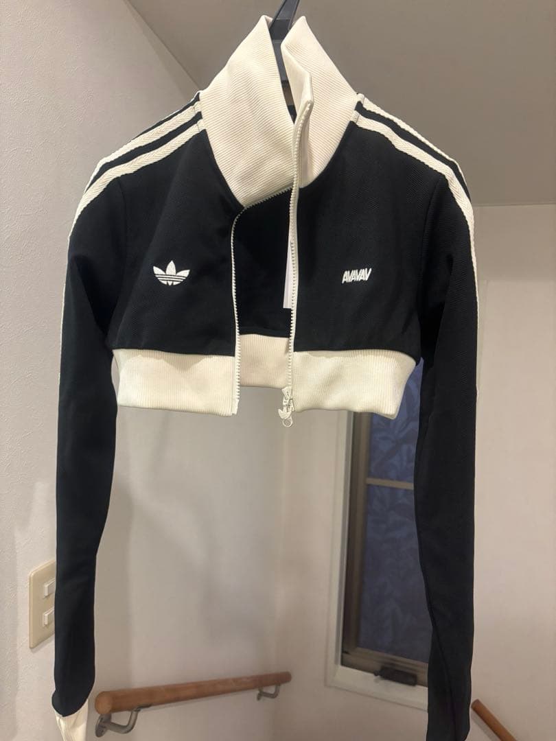 新品AVAVAV × adidas