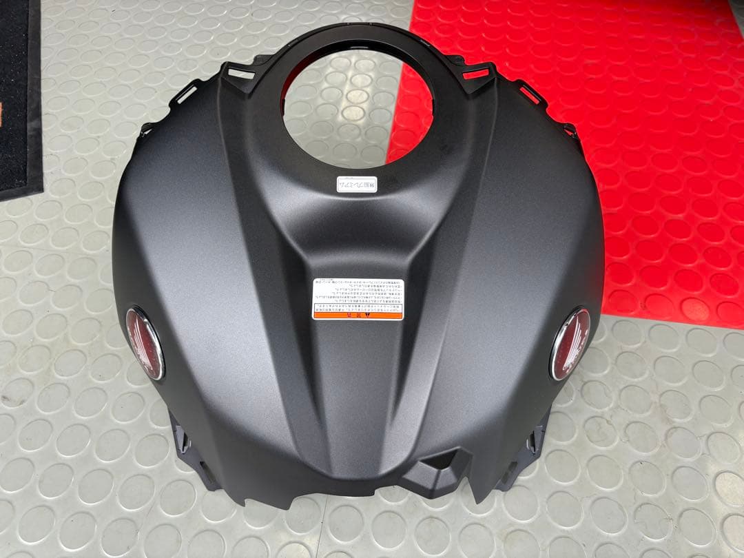 cbr600rr 2023年式　タンクカバー　前側