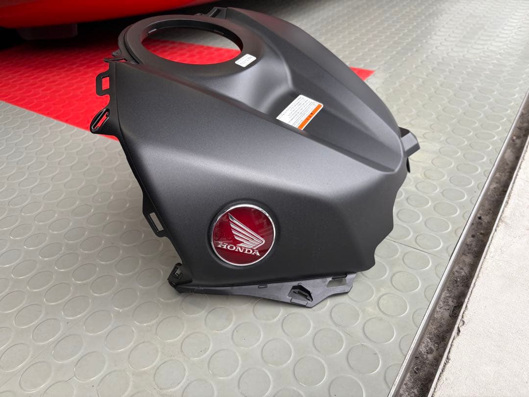 cbr600rr 2023年式　タンクカバー　前側