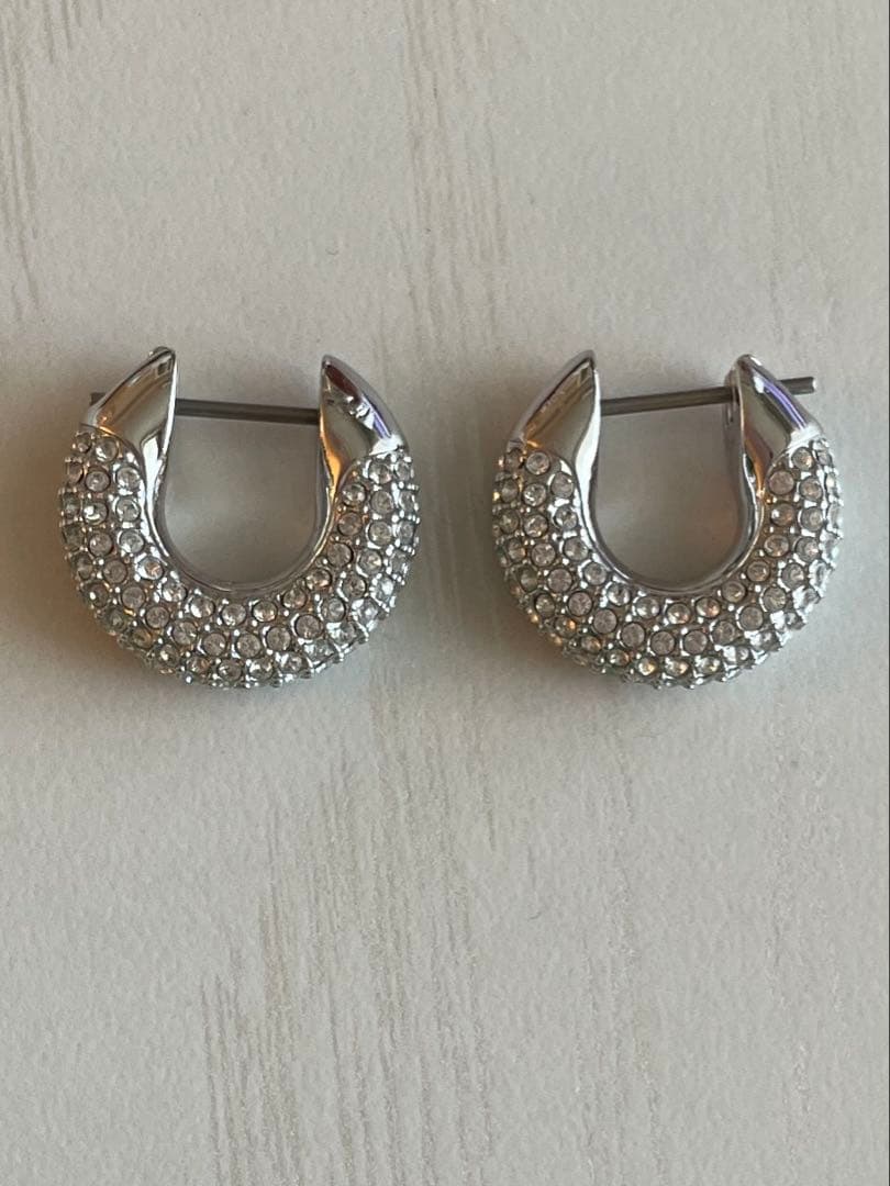 美品　スワロフスキー　フープピアス