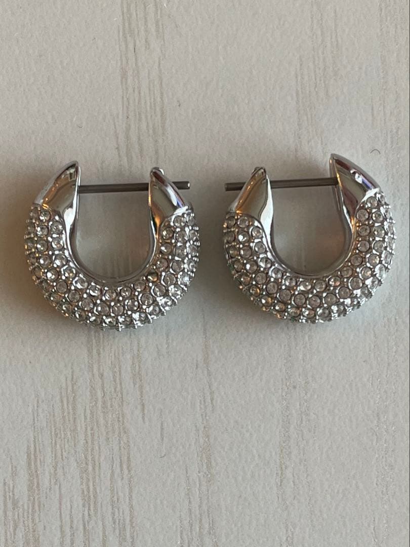 美品　スワロフスキー　フープピアス