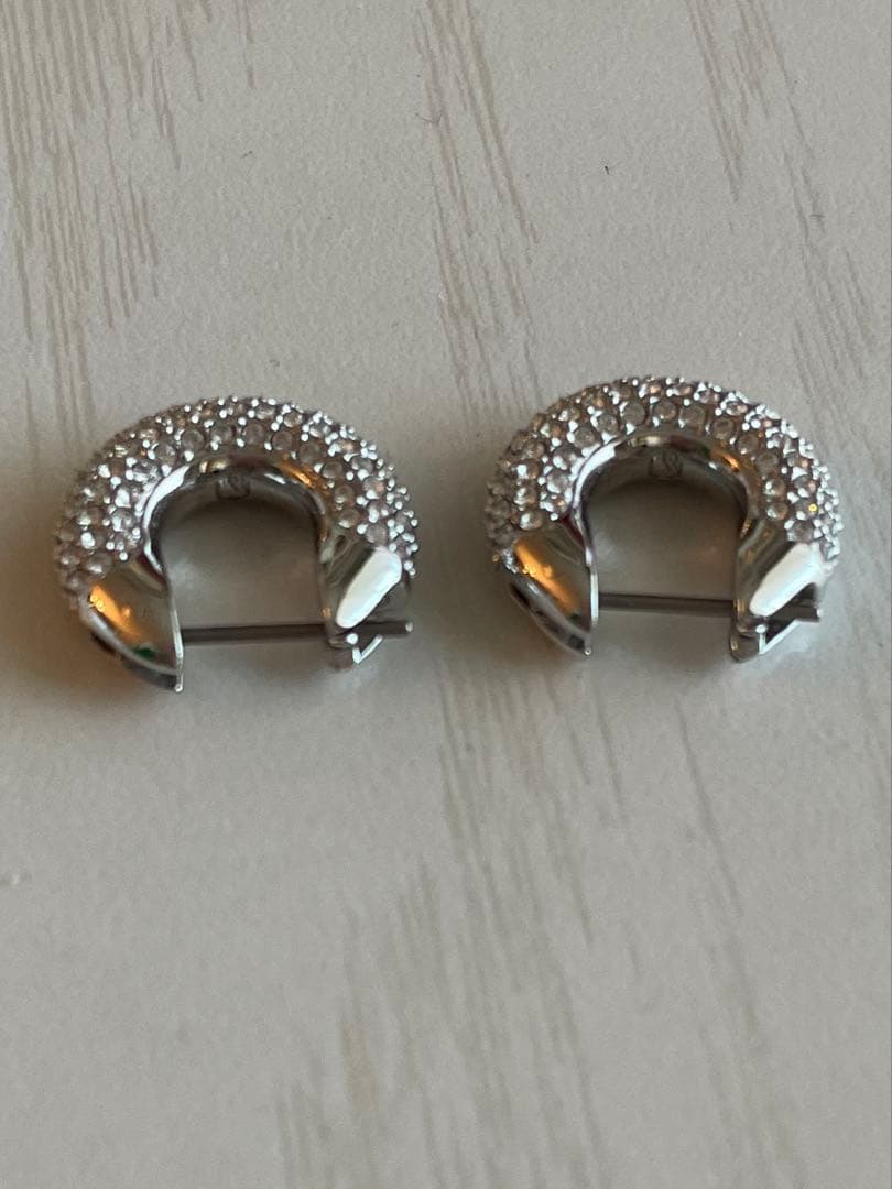 美品　スワロフスキー　フープピアス