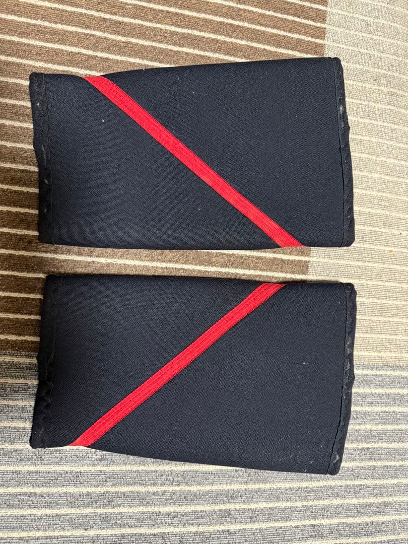 SBD ニースリーブ　Lサイズ　 黒と赤のストライプ