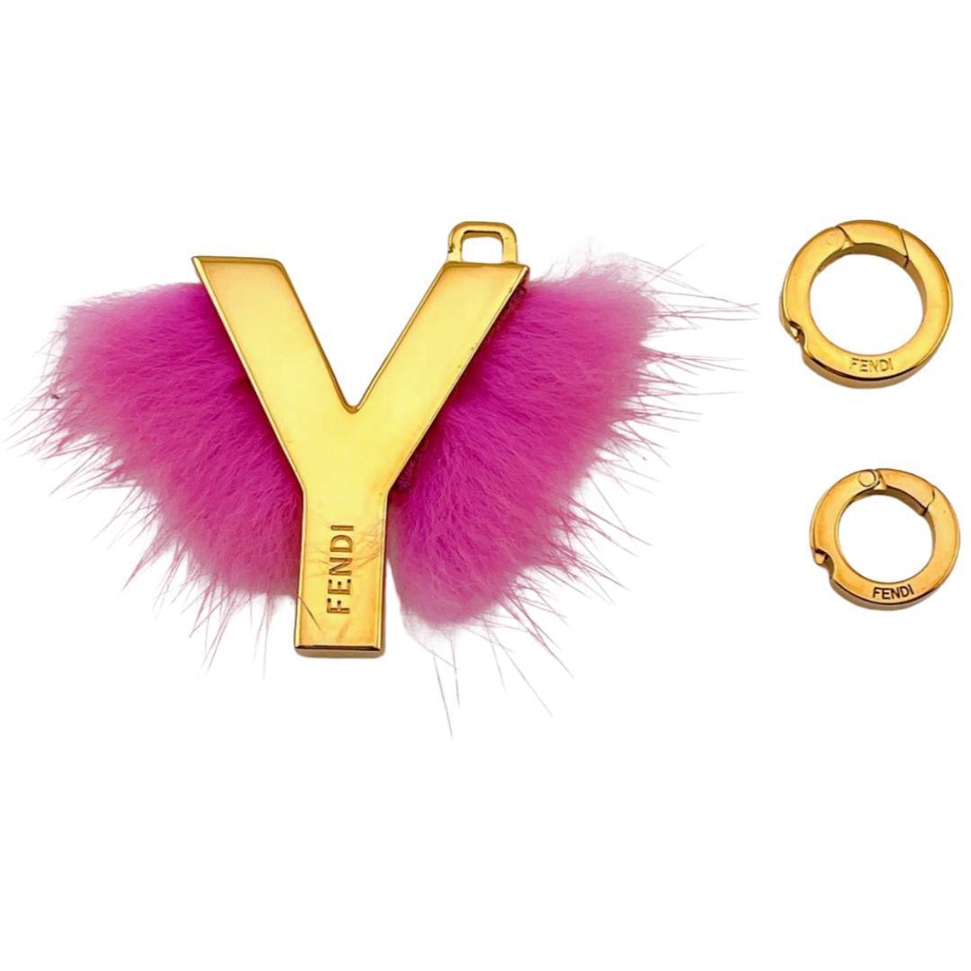 【極美品】フェンディ エイビークリック Y ペンダントップ イニシャル チャーム