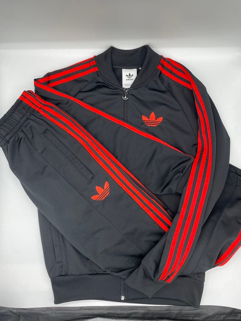 adidas originals 黒×赤ライン ジャージ上下セットアップ