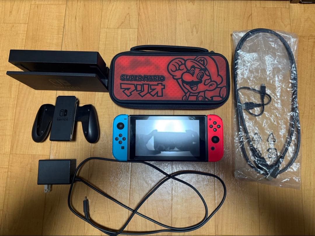 【値下げ】Nintendo Switch, マリオのケース付き
