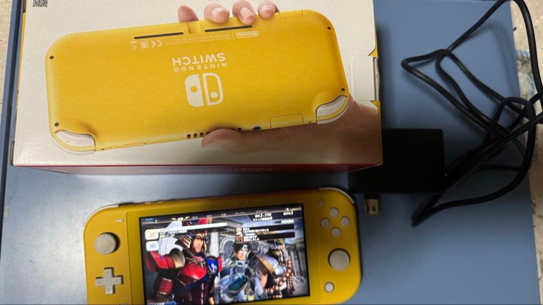 Nintendo Switch Lite イエロー美品