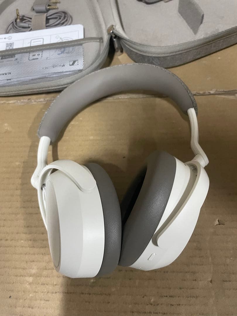 ゼンハイザー　ワイヤレスヘッドホン MOMENTUM 4 ホワイト