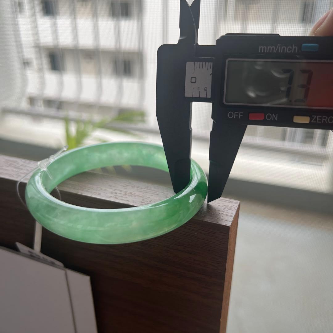 氷翡翠バングル【鑑定書付き】