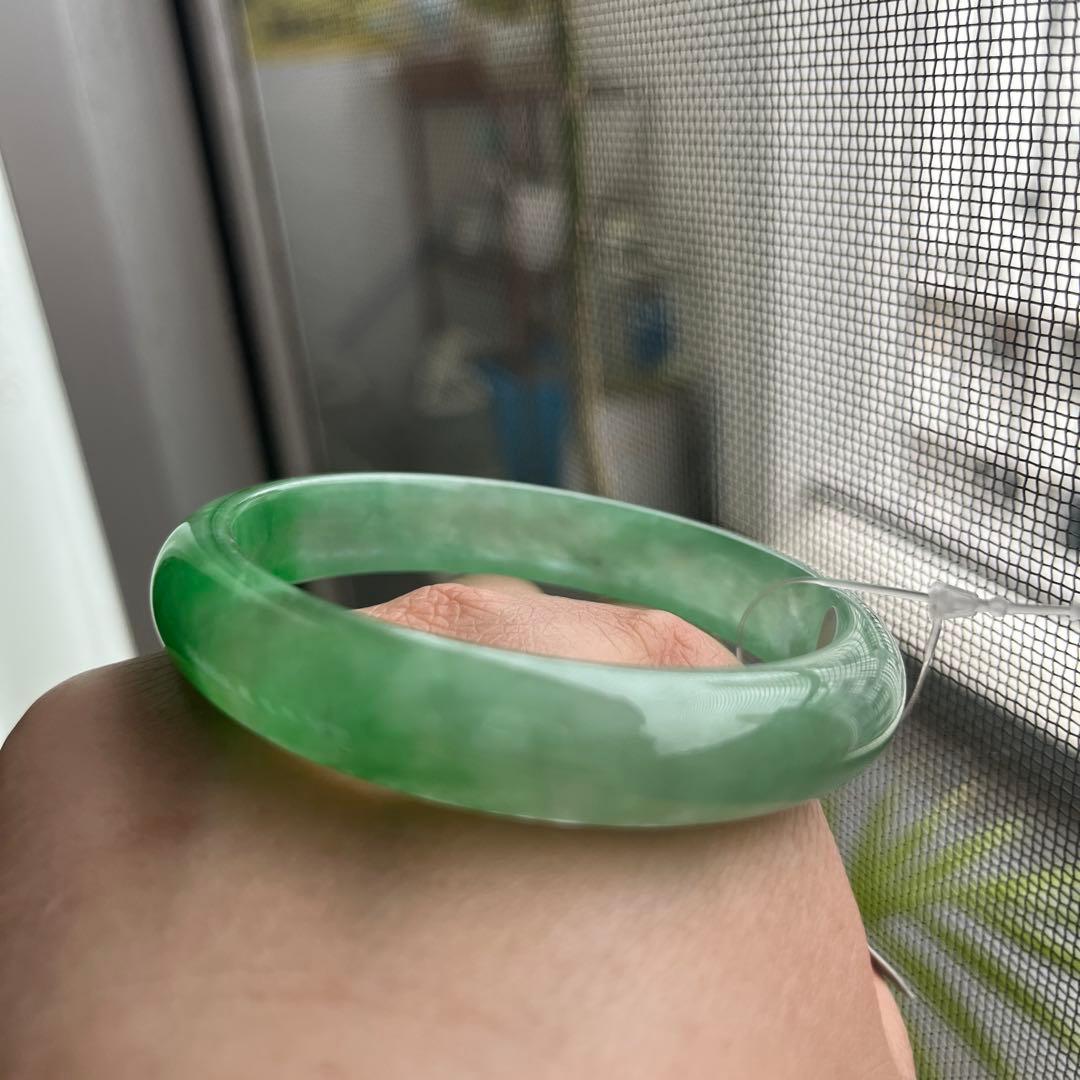 氷翡翠バングル【鑑定書付き】