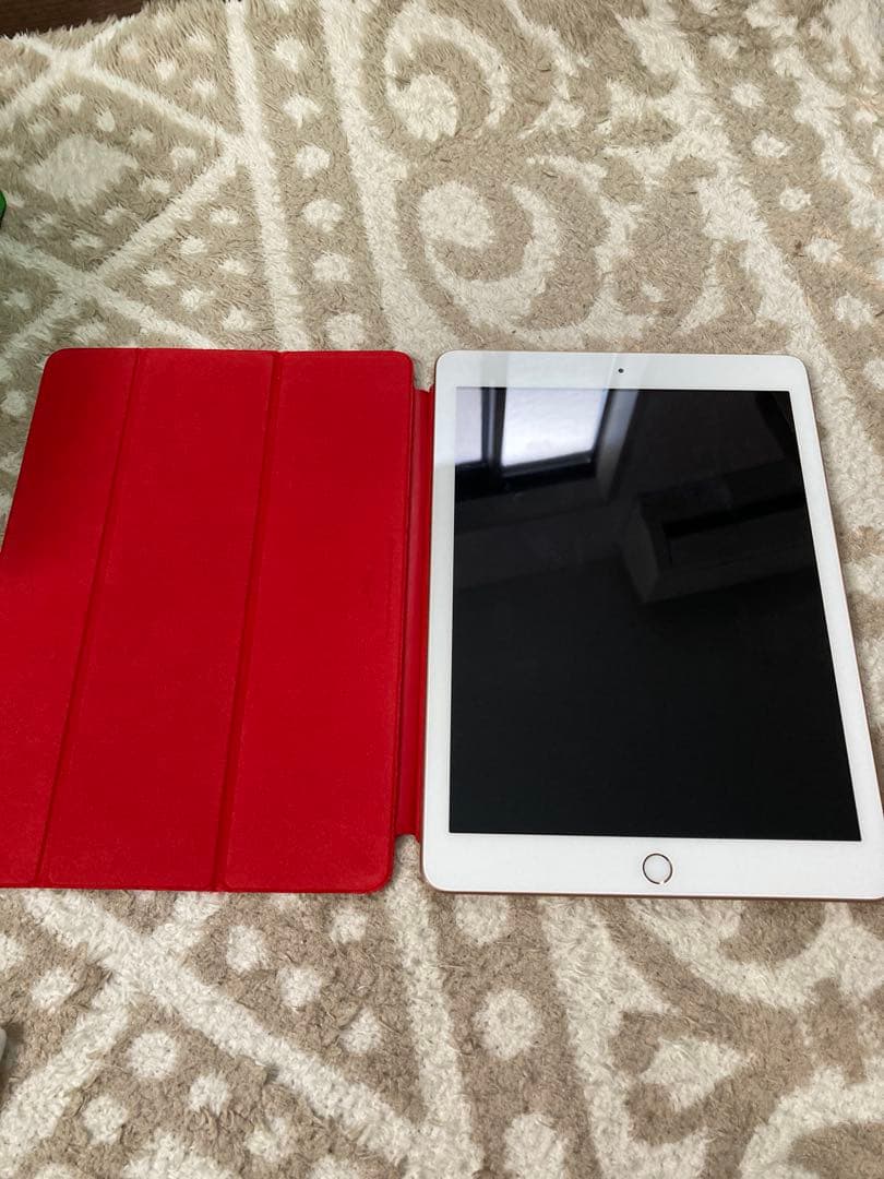 ち*ー様 Apple iPad (第６世代) Wi-Fi 32GB