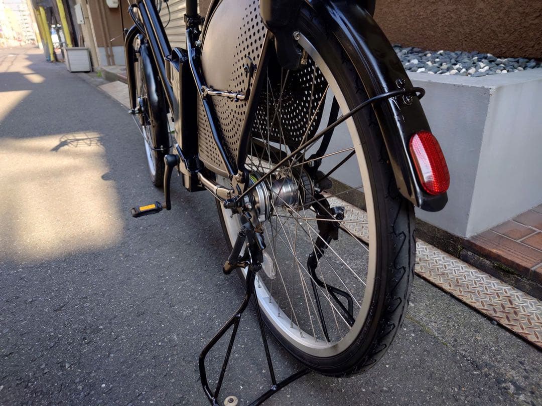 大阪府　ブリヂストン　黒の電動アシスト自転車　バッテリーB400