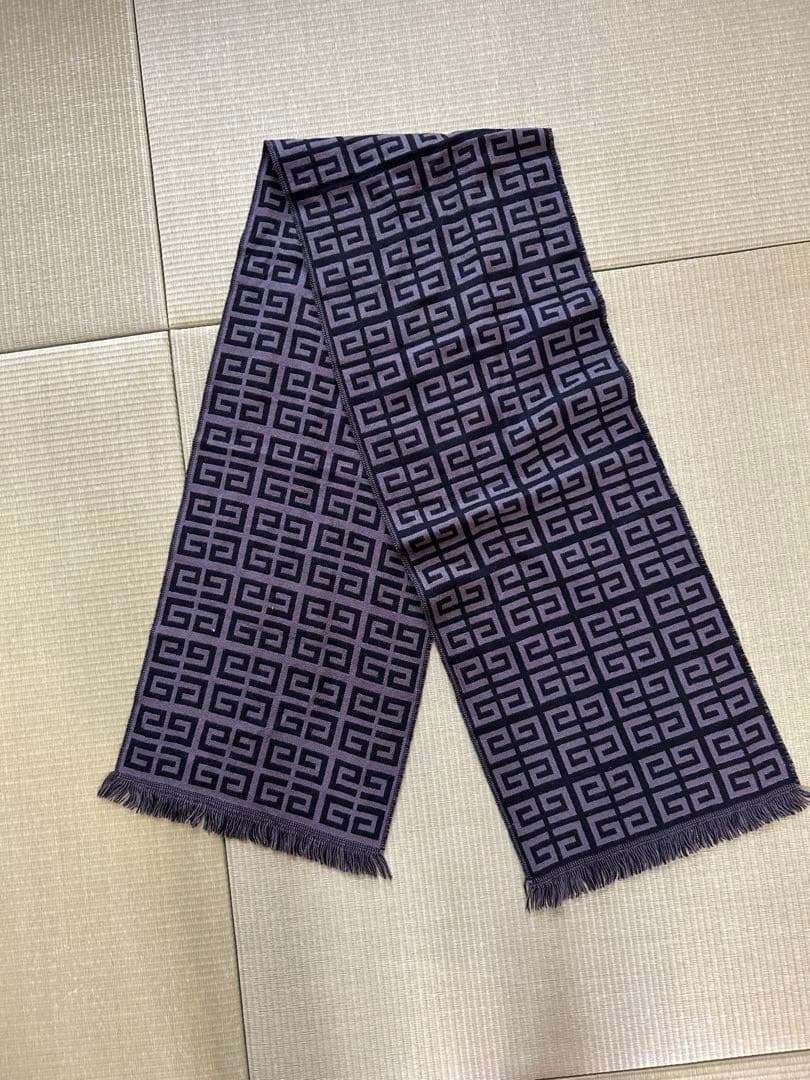 GIVENCHY マフラー ストール 4G ロゴ 黒 グレー yvnlazy着用
