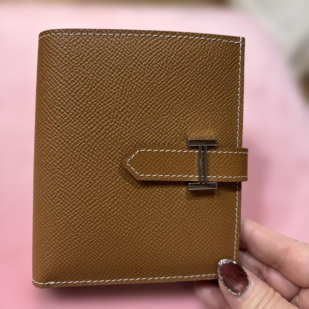 HERMESノベルティ折りたたみ茶色財布新品未使用最終価格です