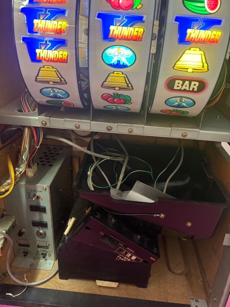 本日のみ値引き！名機サンダーV 実機　送料無料