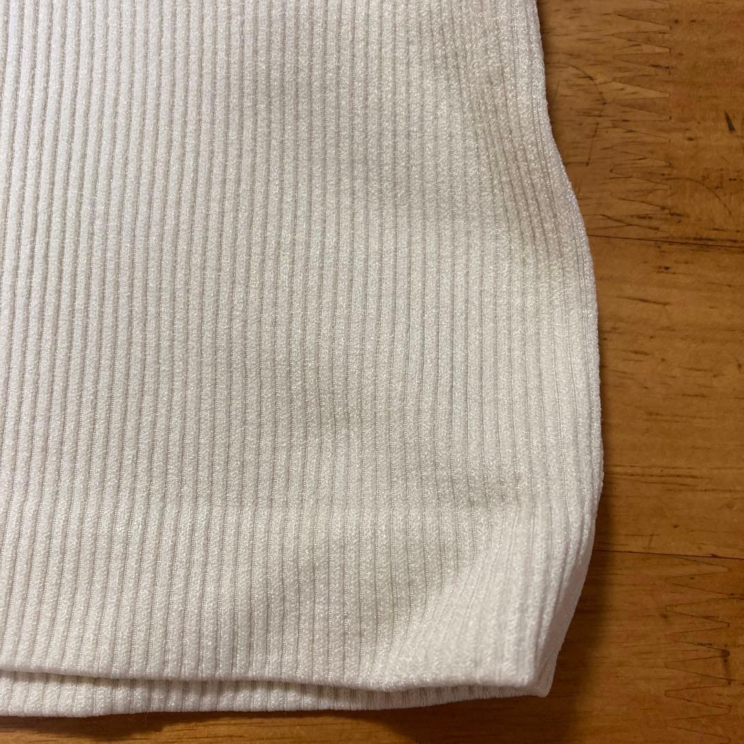 新品未使用　スカーラ　カップ付きオープンネックニットT