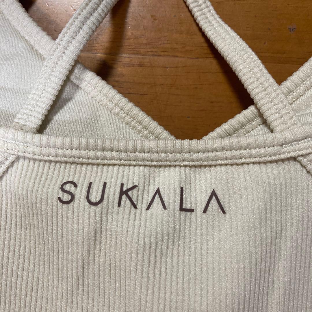 新品未使用　スカーラ　カップ付きオープンネックニットT